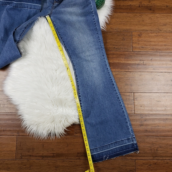 Billabong kickin' it released hem jeans size 30 - Picture 2 of 14